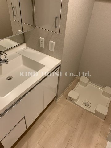 パークアクシス梅田の独立洗面台|朝の支度にも助かる、独立の洗髪洗面化粧台