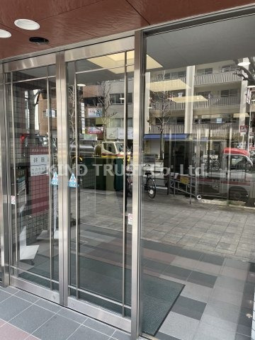 大阪謄写館ビルのエントランス