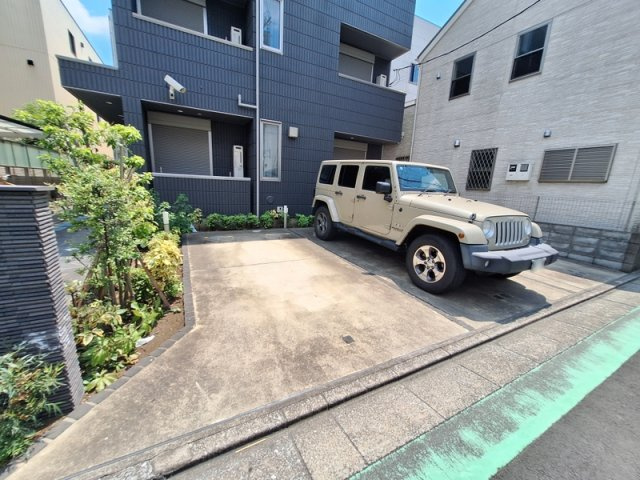 蕨市中央４丁目の賃貸マンションの駐車場
