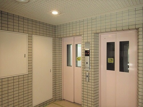 ライオンズマンション久留米プラザのロビー|エレベーター付き♪