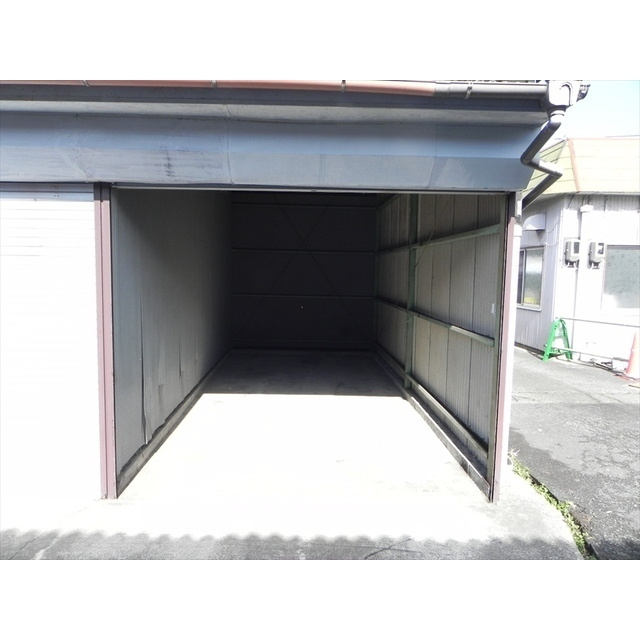 羽島郡笠松町田代の駐車場の内装