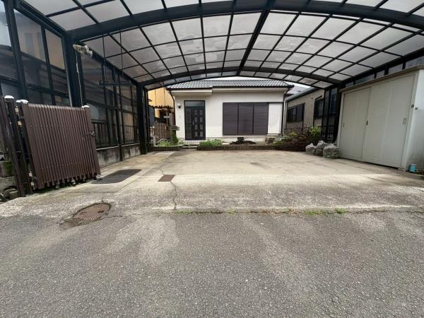 和歌山市楠本　中古戸建の駐車場