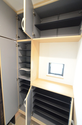 【玄関】 | 綾瀬市深谷中1丁目　新築戸建て　全3棟【仲介手数料無料】