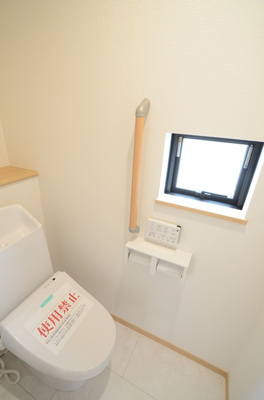 【トイレ】 | 綾瀬市深谷中1丁目　新築戸建て　全3棟【仲介手数料無料】 | 1階