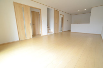 【居間・リビング】 | 綾瀬市深谷中1丁目　新築戸建て　全3棟【仲介手数料無料】 | 【仲介手数料無料でご紹介可能です】大樹不動産