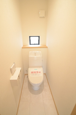 【トイレ】 | 綾瀬市深谷中1丁目　新築戸建て　全3棟【仲介手数料無料】 | 2階
