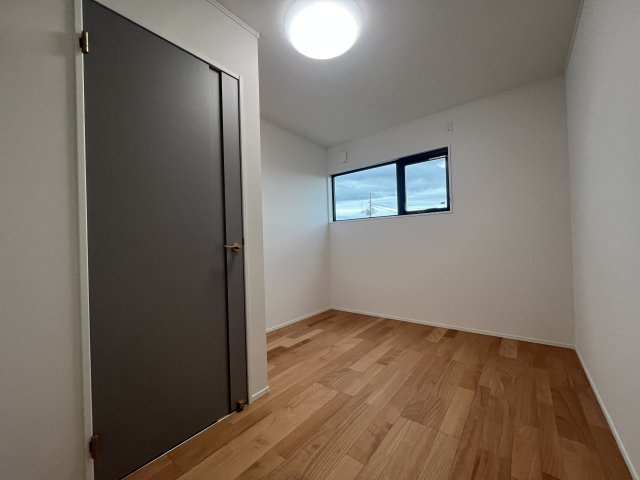 仲介手数料不要！東根市神町東三丁目B棟の洋室|洋室③：別アングル