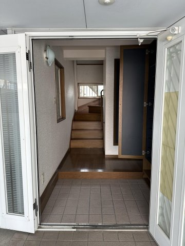 【玄関】 | 【商談中】高知市高須３丁目 | １階