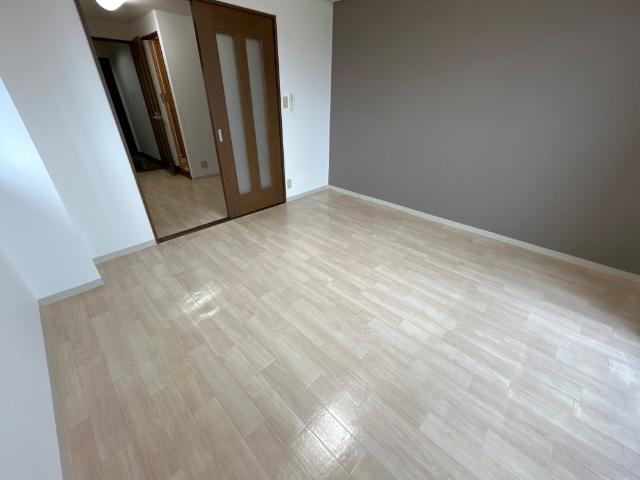 ラフィーヌ上野田の内装|洋室