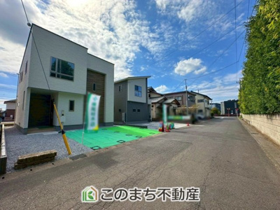 【前面道路含む現地写真】 | ワイウッドコート宇都宮市兵庫塚第1期　2号棟 | 前面道路は広々としてます！運転が苦手な方でもお車の出し入れ簡単で安心です☆
