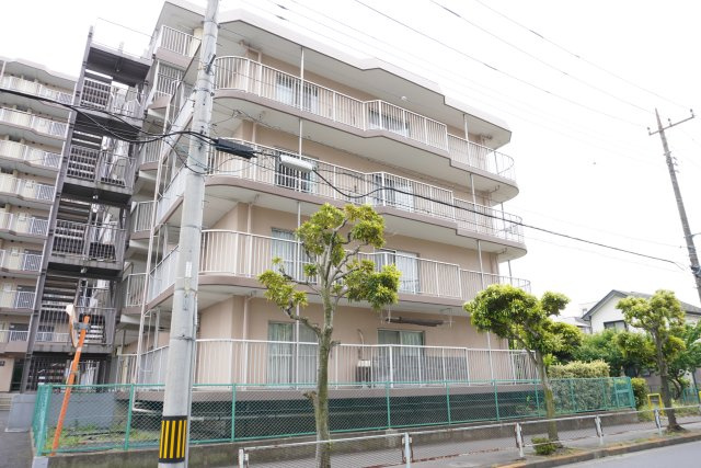 北越谷スカイハイツ1号棟の外観