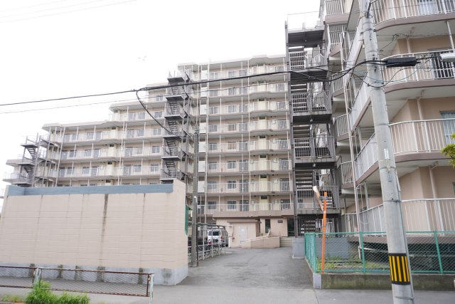 北越谷スカイハイツ1号棟の外観