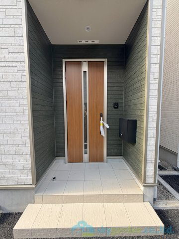 秦野市曽屋第27　新築戸建　全3棟2号棟の玄関