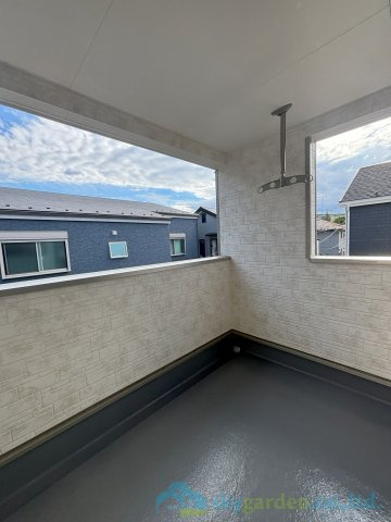 秦野市曽屋第27　新築戸建　全3棟2号棟のバルコニー
