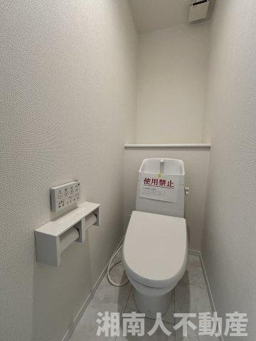 茅ヶ崎市松が丘１丁目新築戸建てのトイレ|落ち着いた色調のトイレです