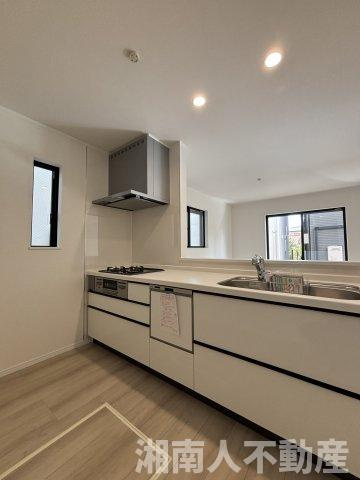 茅ヶ崎市松が丘１丁目新築戸建てのキッチン|コンパクトなキッチンで掃除もラクラク