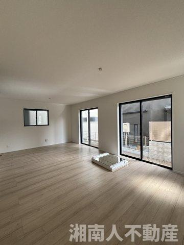 茅ヶ崎市松が丘１丁目新築戸建ての居間・リビング