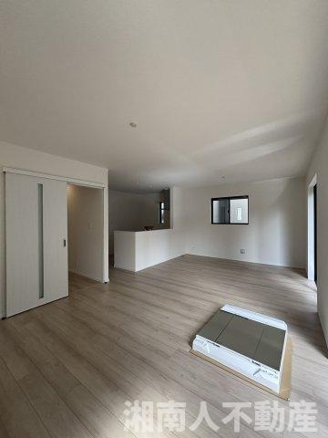 茅ヶ崎市松が丘１丁目新築戸建ての居間・リビング