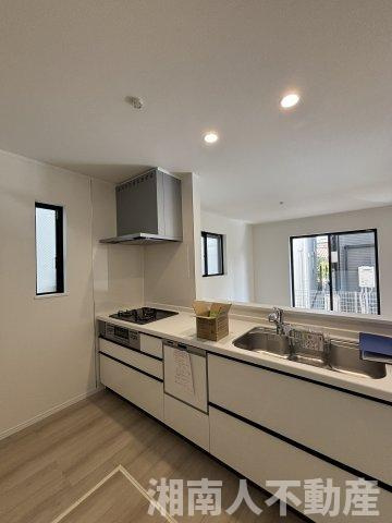 茅ヶ崎市松が丘１丁目新築戸建てのキッチン|コンパクトなキッチンで掃除もラクラク