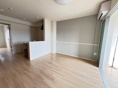 【居間・リビング】 | Maison Iris Chou Chou(メゾンアイリスシュシュ） | リビング