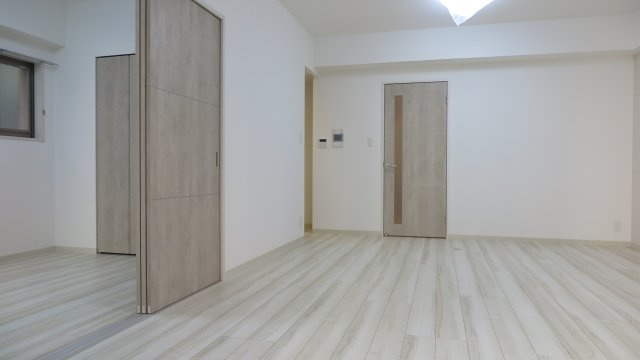 ショウエイ靱の洋室