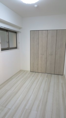 ショウエイ靱の洋室