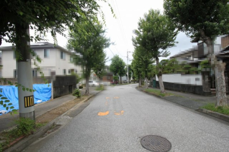 春野町平和　建築条件付き　売土地の前面道路含む現地写真