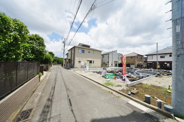 【横浜市瀬谷区相沢4丁目28-7全3棟新築戸建て】★仲介手数料無料★（瀬谷小学校・瀬谷中学校）の前面道路含む現地写真