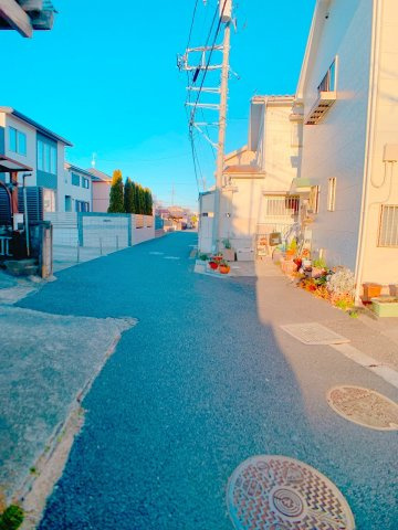 【前面道路含む現地写真】 | 〇●平塚市御殿1丁目 売地●〇 | 平坦地の為、自転車でのご移動もラクラク、徒歩5分圏内にスーパー、ドラッグストアなどがあり毎日のお買い物も便利です！