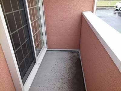 【バルコニー】 | リジェールⅢ | 外からの目が気にならないバルコニーで洗濯物が干せます