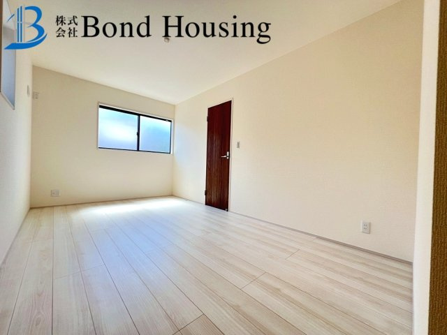 LDKは広々18帖・照明器具付き　垂水区名谷町の洋室