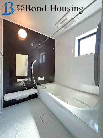 LDKは広々18帖・照明器具付き　垂水区名谷町の浴室