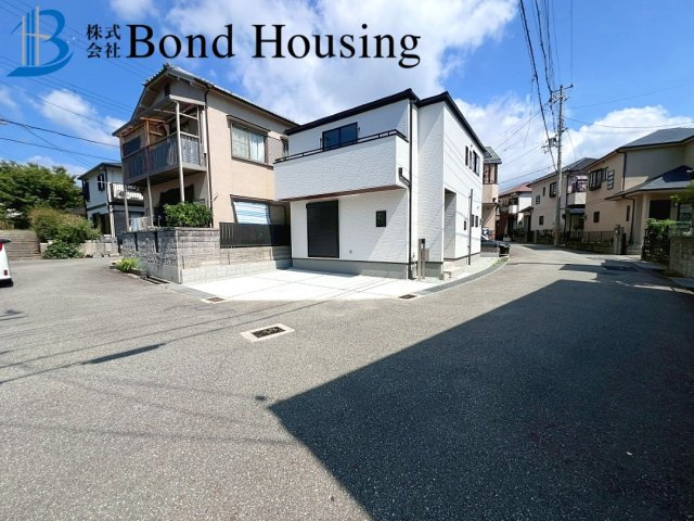 LDKは広々18帖・照明器具付き　垂水区名谷町の前面道路含む現地写真