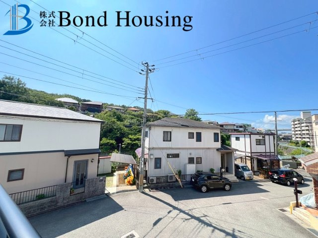 LDKは広々18帖・照明器具付き　垂水区名谷町の前面道路含む現地写真