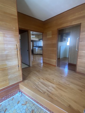 大明丘1丁目　中古戸建ての玄関