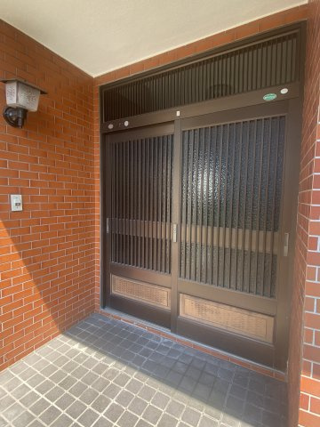 大明丘1丁目　中古戸建ての玄関