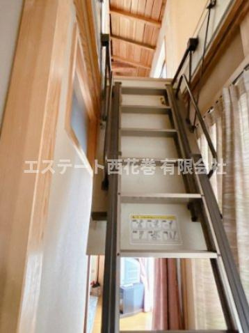 花巻市若葉町一丁目　土地建物の設備|屋根裏部屋への梯子（自動昇降）