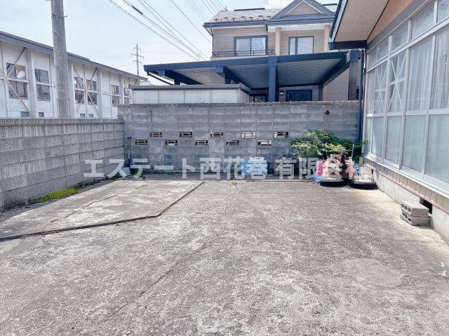 花巻市若葉町一丁目　土地建物の駐車場