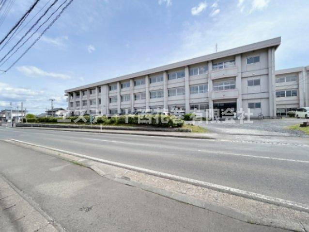 花巻市若葉町一丁目　土地建物の前面道路含む現地写真|家を出ると目の前が花巻中学校です。