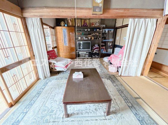 花巻市若葉町一丁目　土地建物の居間・リビング