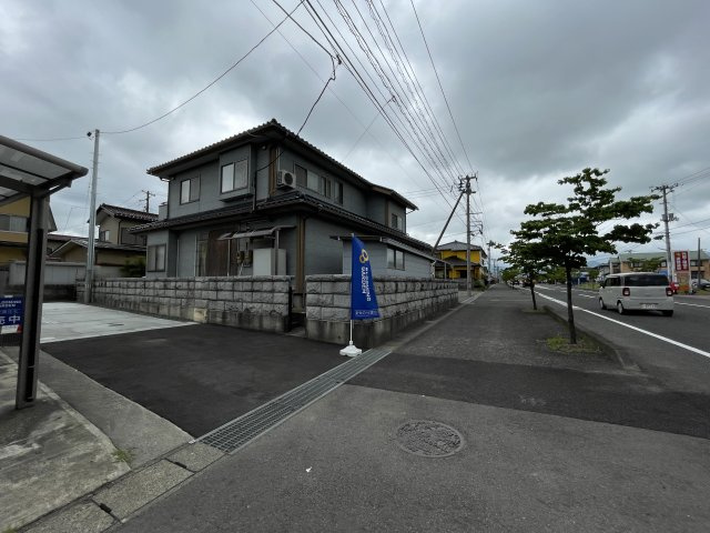 新築戸建・建売　福島市北沢又川寒　全 1 棟の前面道路含む現地写真