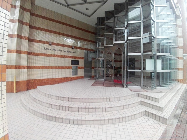 ライオンズマンション灘南のエントランス