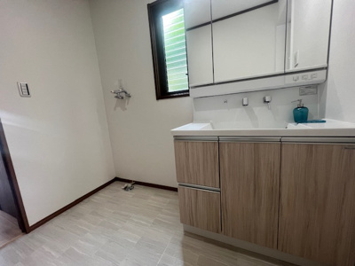 【洗面所】 | 藤沢市下土棚　戸建て | スペースが確保できる洗面所です