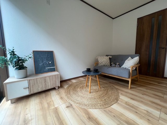 【居間・リビング】 | 藤沢市下土棚　戸建て | こちらのリビングで趣味の時間をお楽しみください