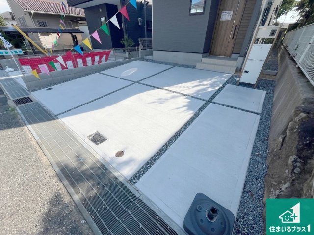 神戸市西区狩場台　第26期　新築一戸建ての駐車場|並列２台駐車可能！ゆとりの駐車スペースで車庫入れもスムーズ！