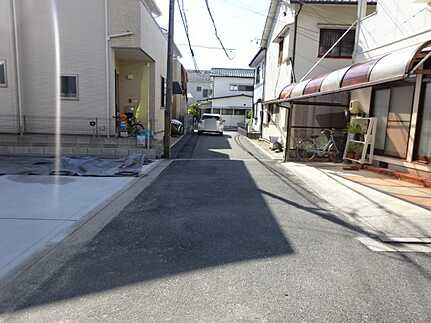 五日市中央2丁目の前面道路含む現地写真