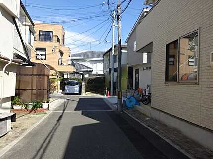 五日市中央2丁目の前面道路含む現地写真