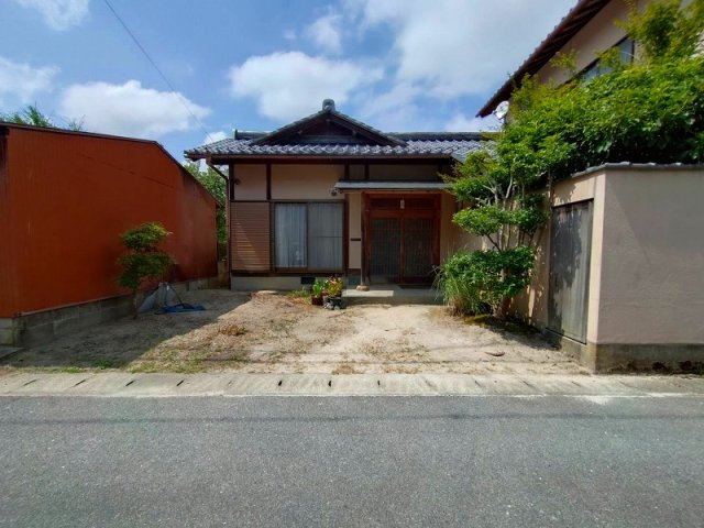 南部町阿賀中古戸建　母屋のその他|二台程度駐車可能です。
