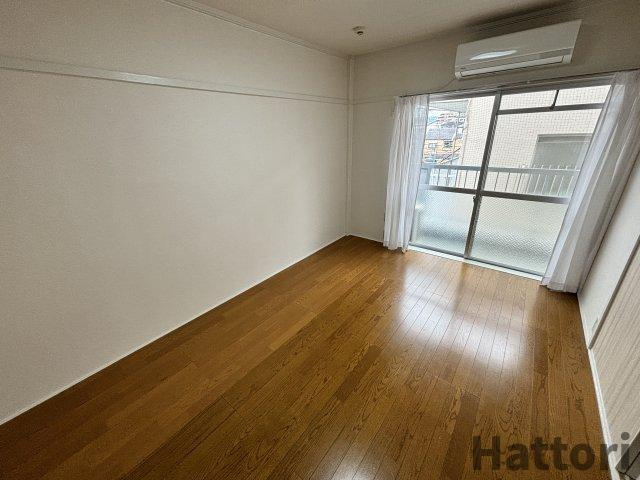 栄穂マンションの居間・リビング