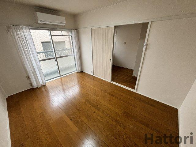 栄穂マンションの居間・リビング